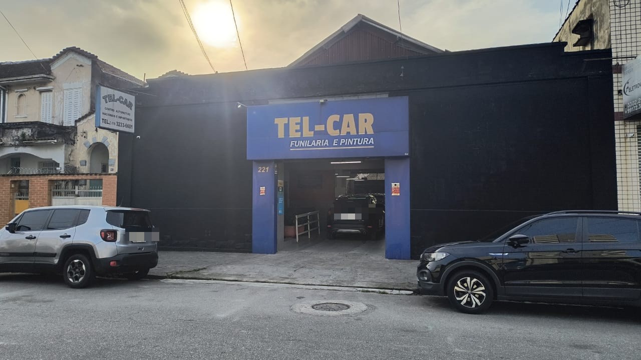 Fachada da oficina Tel-Car na Rua Comendador Martins, Vila Mathias, Santos